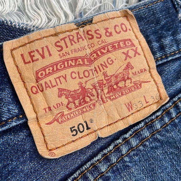 Levi’s 501 Button Up Vintage Distressed Cut Off Shorts l SIZE 33 - Picture 10 of 10